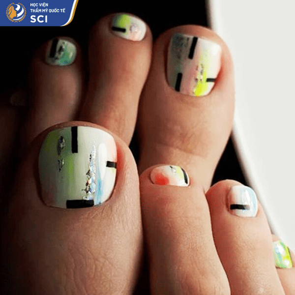 Mẫu móng chân 47: Kể cả khi bạn không khéo tay lắm thì vẫn có thể thực hiện được mẫu nail này - hoidapnails.com