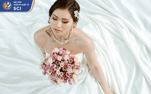 11 phong cách trang điểm cô dâu hot nhất năm 2021 - hoidapnails.com