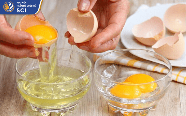 Tại sao trứng gà lại có khả năng trị mụn? - hoidapnails.com