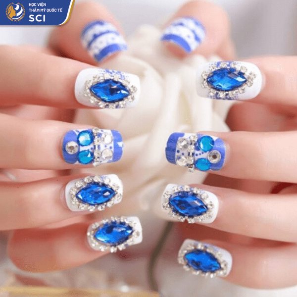 Đá xanh bản to nhưng không hề khiến bộ nail trông nặng nề - hoidapnails.com