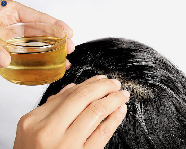 Sử dụng dầu dừa giúp hạn chế rụng tóc - hoidapnails.com