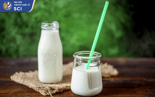 Sữa chua có khả năng diệt khuẩn nhẹ nhàng và cấp ẩm tự nhiên - hoidapnails.com