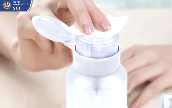 Nước lau gel giúp làm sạch bề mặt móng gel - hoidapnails.com