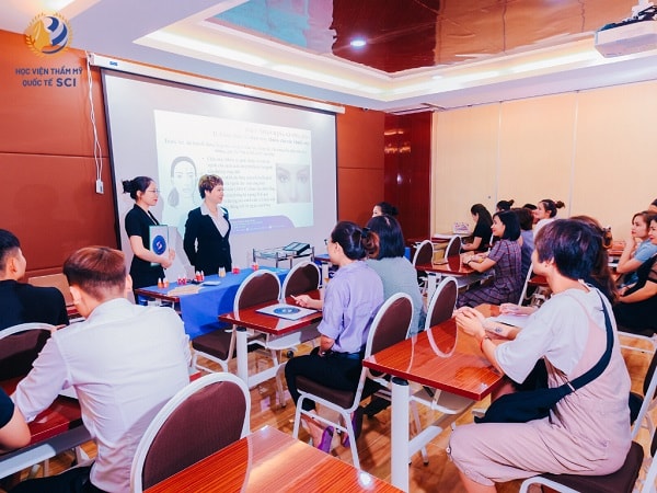 Học viện Thẩm mỹ Quốc tế SCI thuộc top những trung tâm dạy học nối mi tốt nhất Hà Nội - hoidapnails.com