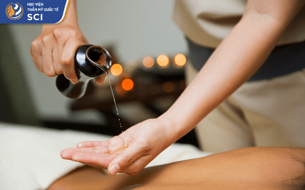 Kỹ thuật Massage Thuỵ Điển đỉnh cao đạt tiêu chuẩn quốc tế tại <a href="https://scibeauty.edu.vn/">Học viện SCI</a> - hoidapnails.com