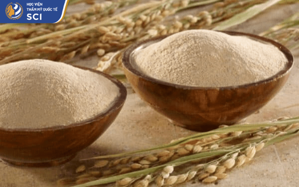 Cám gạo có thể tận dụng để trị mụn đỏ ở má và làm đẹp da - hoidapnails.com