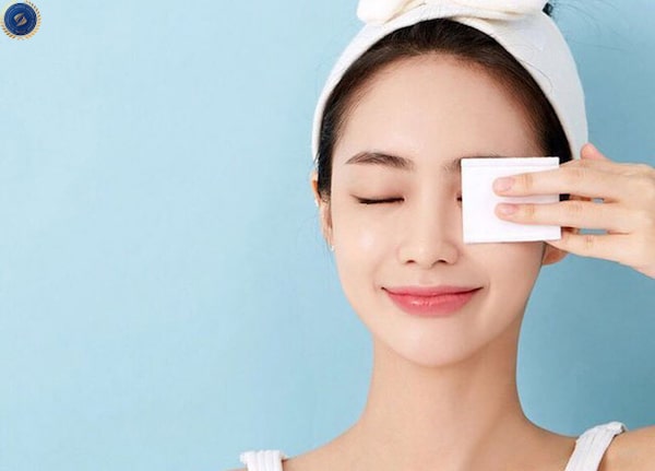 Tẩy trang là bước đầu tiên trong 10 bước skincare của người Hàn - hoidapnails.com