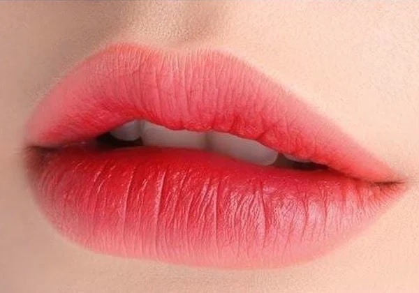 Xăm môi có đau không? - hoidapnails.com