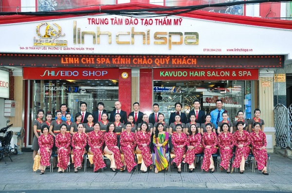 Linh Chi Spa với hơn 20 năm kinh nghiệm trong nghề, là địa chỉ học nối mi tốt ở Tp.HCM không thể không nhắc tới - hoidapnails.com