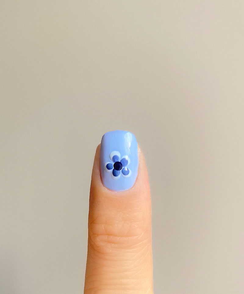 cách vẽ mẫu nail hoa màu xanh