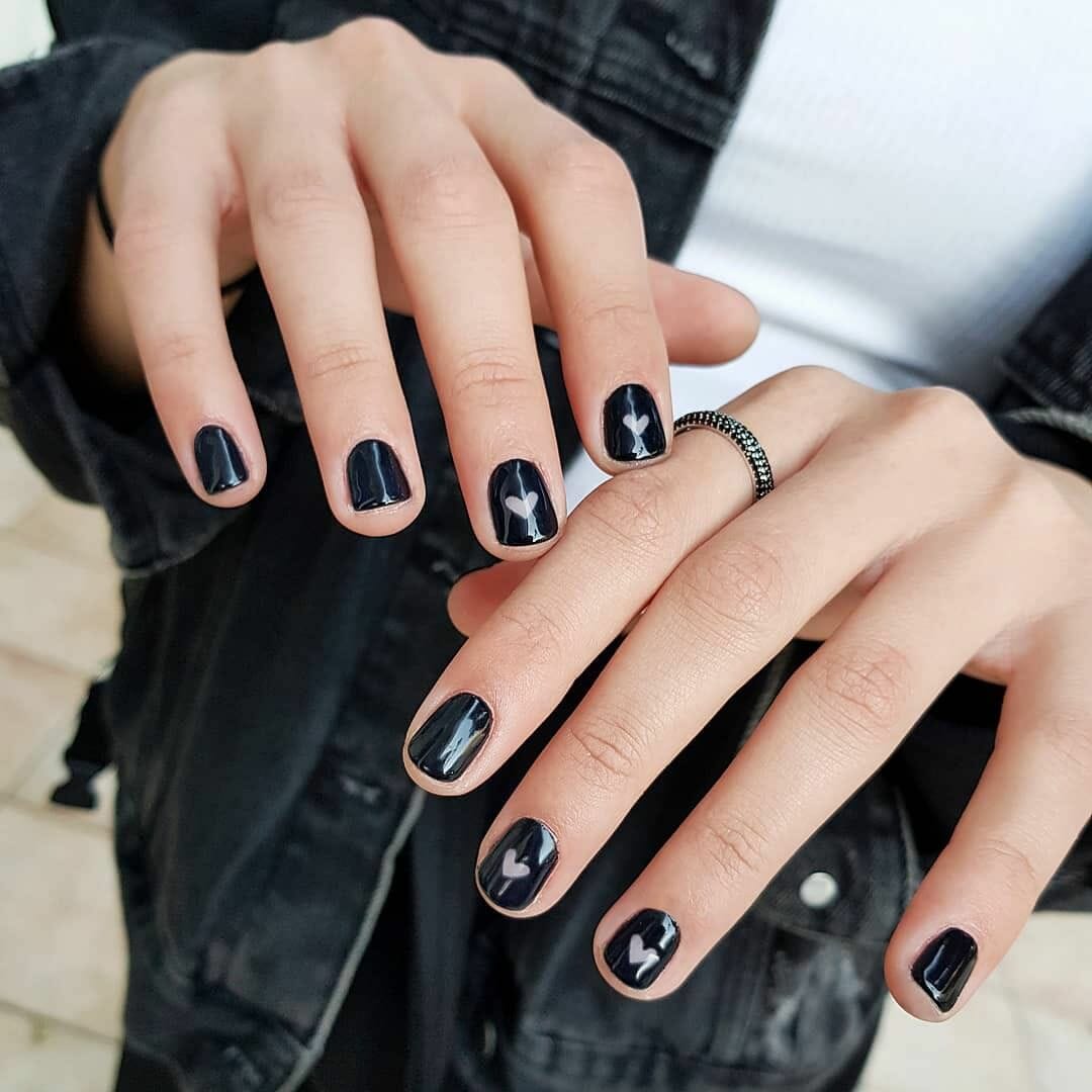 mẫu nail thiết kế hình trái tim ấn tượng