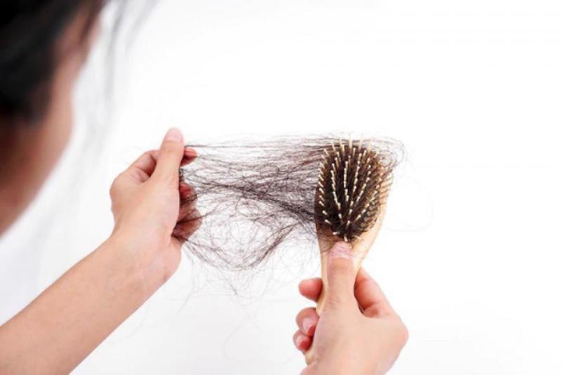 Những cách giúp tóc chắc khoẻ khi chăm sóc tóc rụng