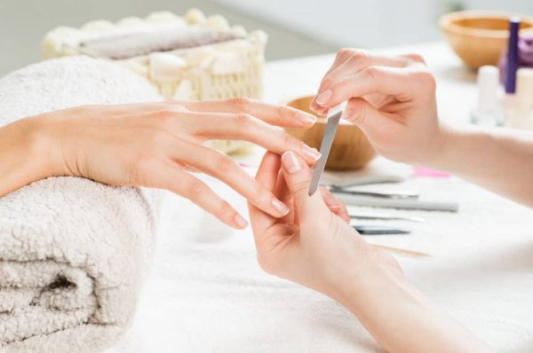 Vì sao nhiều bạn trẻ lựa chọn học nghề nail?