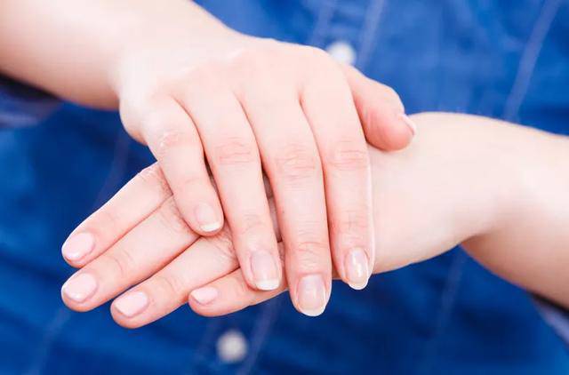 Bảo vệ sức khoẻ khi móng tay có dấu hiệu bất thường
