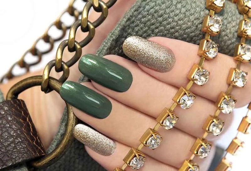 Tại sao mẫu nail kim tuyến được chị em ưa chuông trong năm nay?