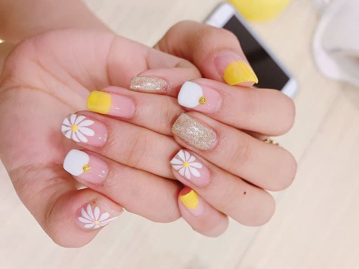 Hướng dẫn những bước vẽ nail hoa đơn giản cho các chị em mới làm nail