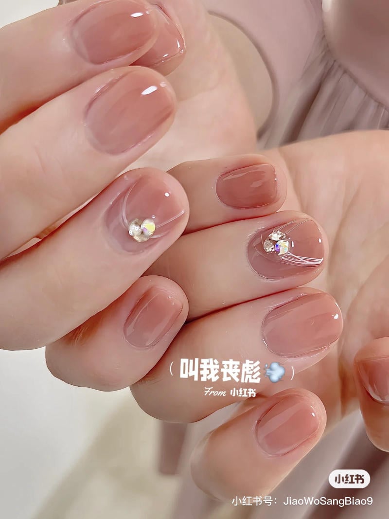 Những mẫu nail đẹp nhẹ nhàng 2024-2025