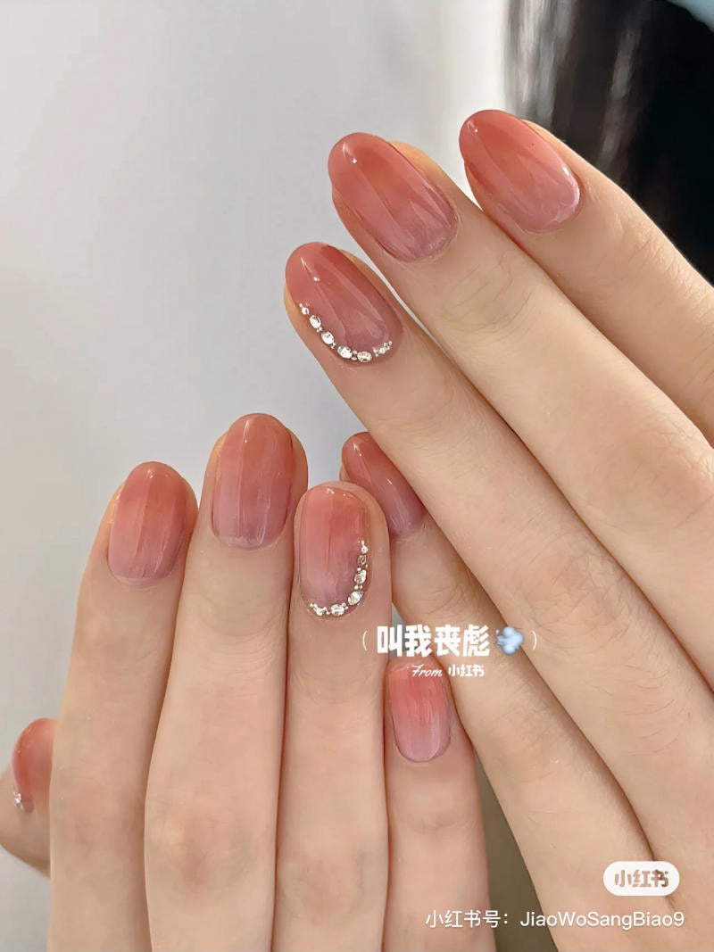 Những mẫu nail đẹp nhẹ nhàng 2024-2025