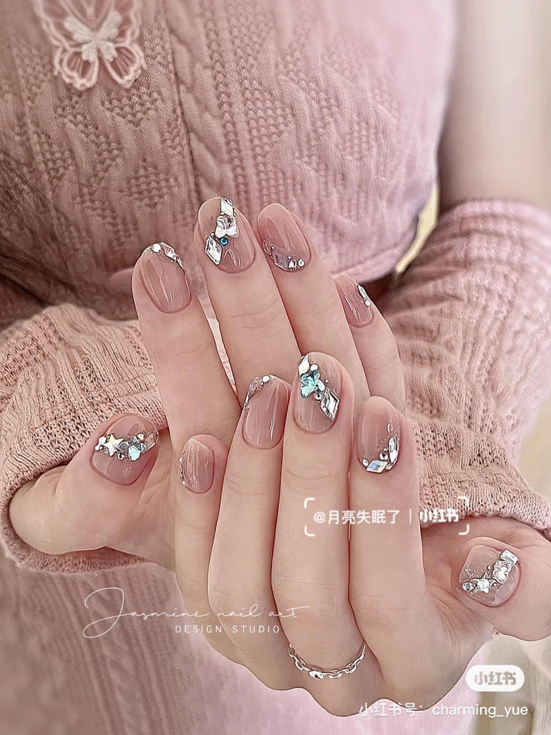 Những mẫu nail đẹp nhẹ nhàng 2024-2025