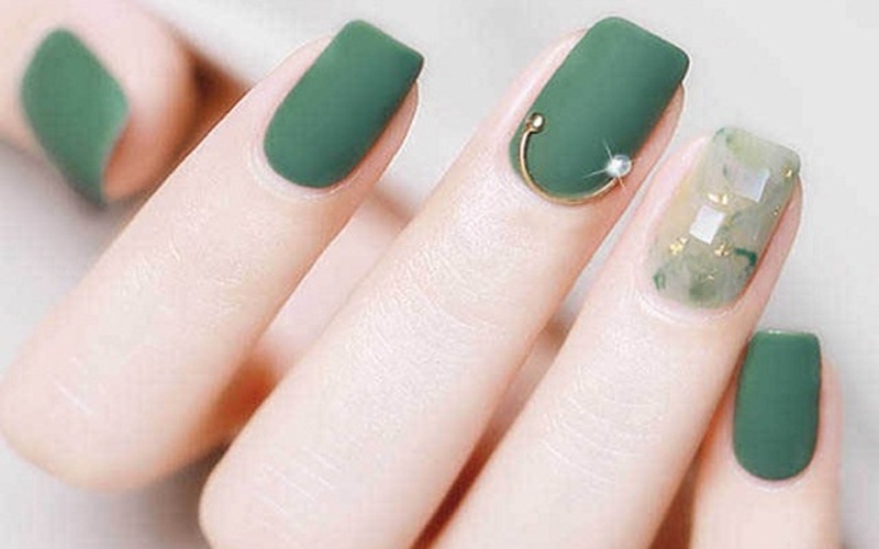 Giới thiệu những mẫu nail sơn màu cách điệu độc đáo 2024