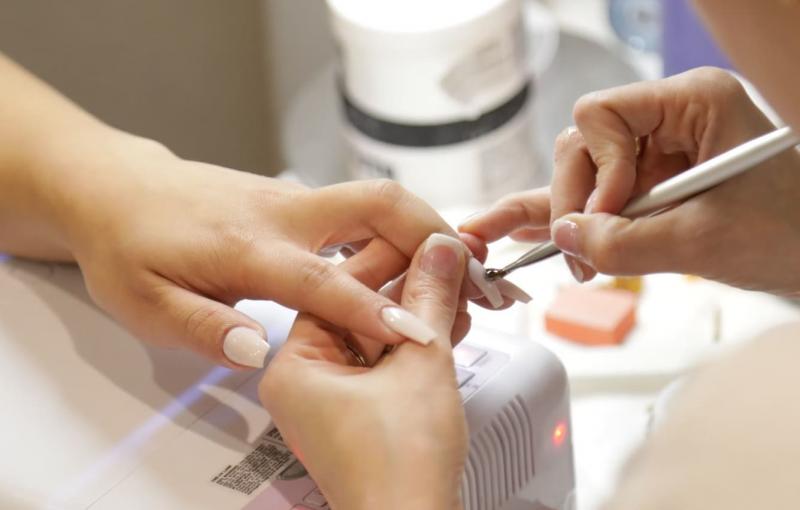 Giải đáp câu hỏi làm nail có phải đóng thuế hay không?