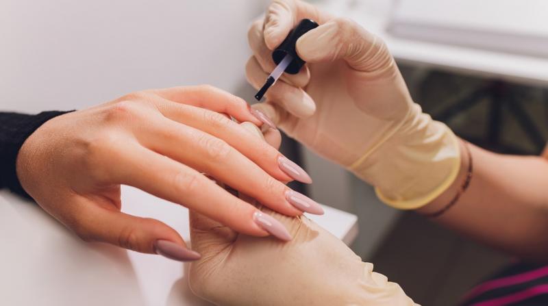 Giải đáp câu hỏi làm nail có phải đóng thuế hay không?