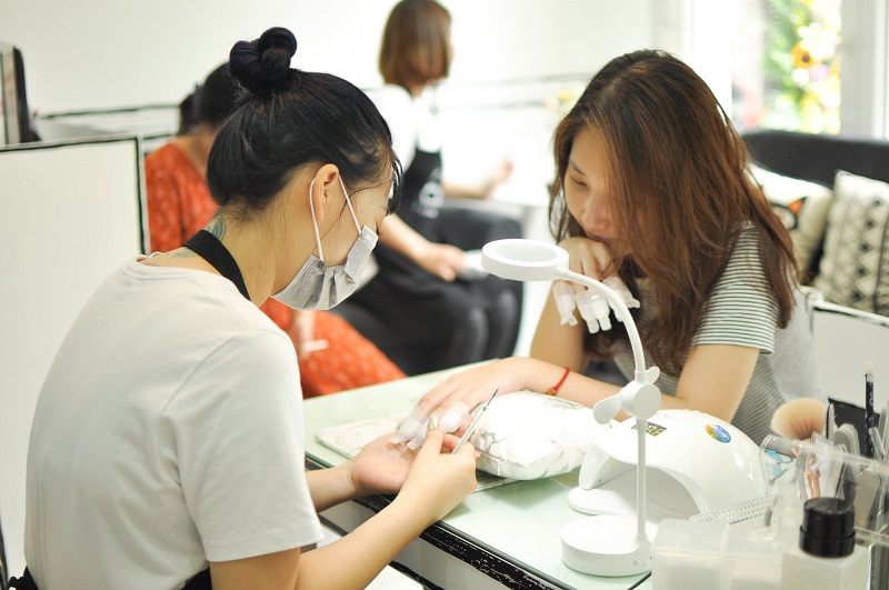 Giải đáp câu hỏi làm nail có phải đóng thuế hay không?