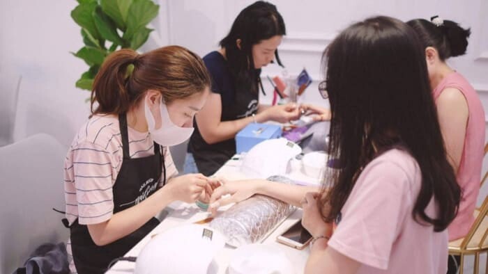 Giải đáp câu hỏi làm nail có phải đóng thuế hay không?