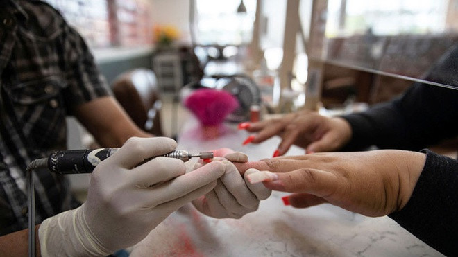 Giải đáp câu hỏi làm nail có phải đóng thuế hay không?