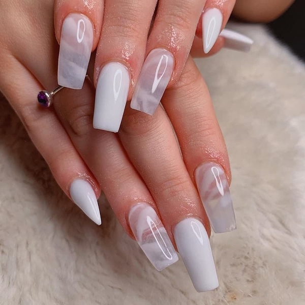 Những mẫu nail tết 2025 không bao giờ lỗi mode chị em đã biết chưa?